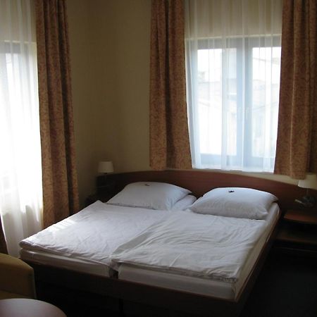 Hotel Christinenhof Garni - Bed & Breakfast Gadebusch Екстер'єр фото