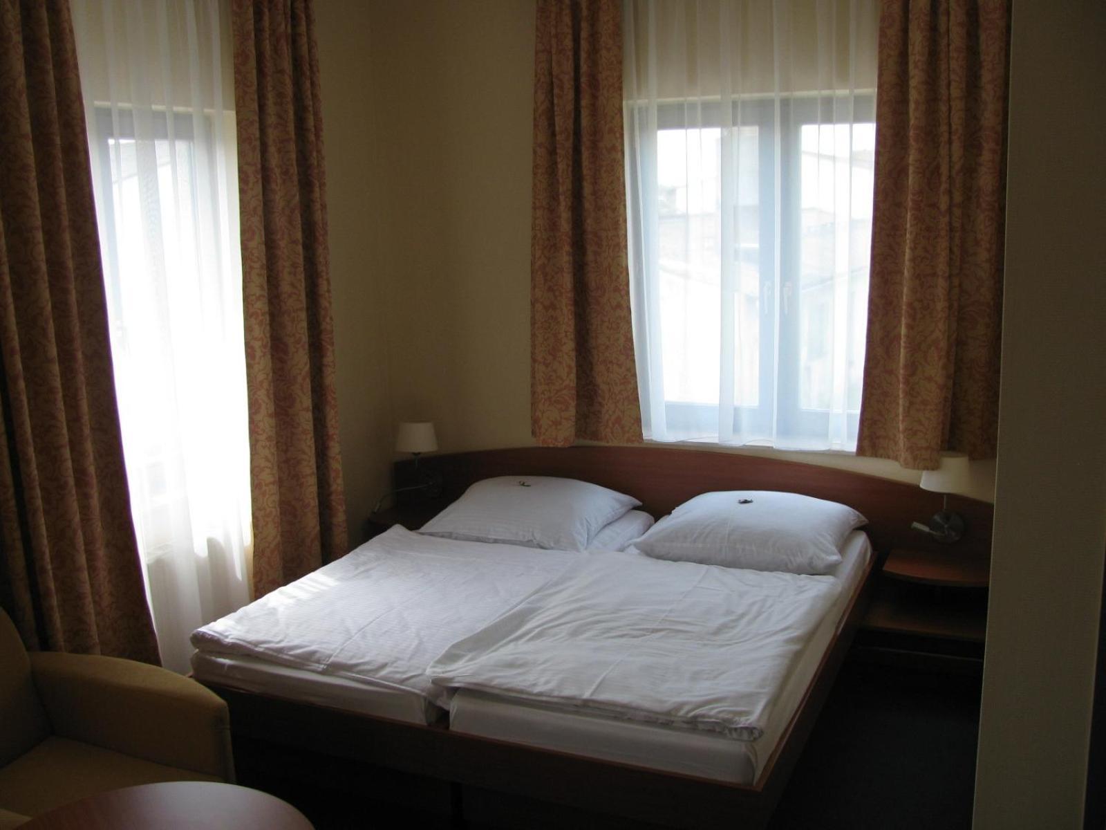 Hotel Christinenhof Garni - Bed & Breakfast Gadebusch Екстер'єр фото