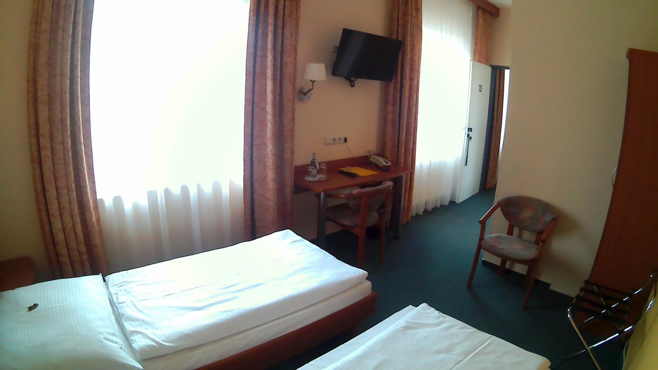 Hotel Christinenhof Garni - Bed & Breakfast Gadebusch Екстер'єр фото