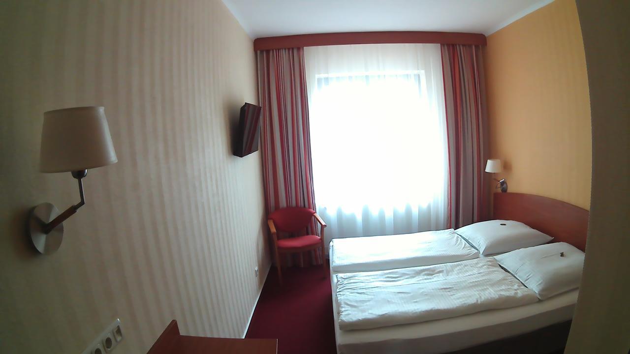 Hotel Christinenhof Garni - Bed & Breakfast Gadebusch Екстер'єр фото